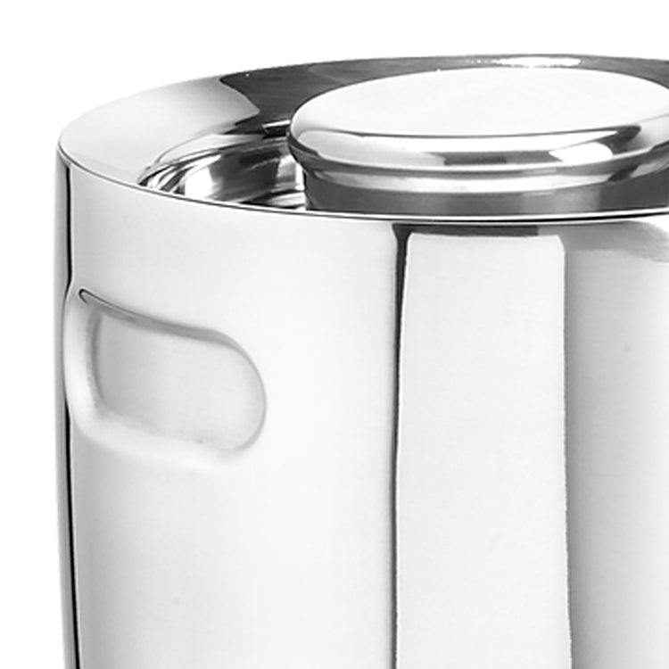 Polished Stainless Steel | Image of a 1.5QT ergo up-close to see the details of the knob and side handles.
