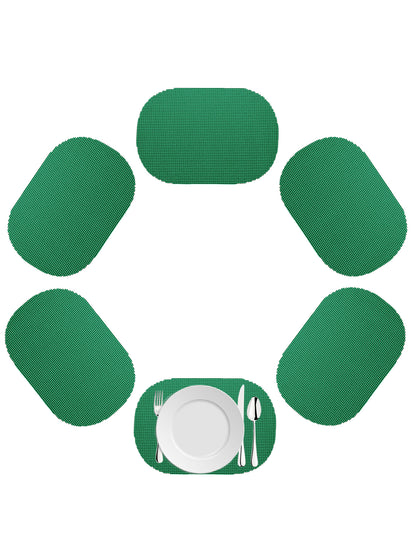 Emerald | Oval fishnet placemat set of 6 in forest green color on a white background.