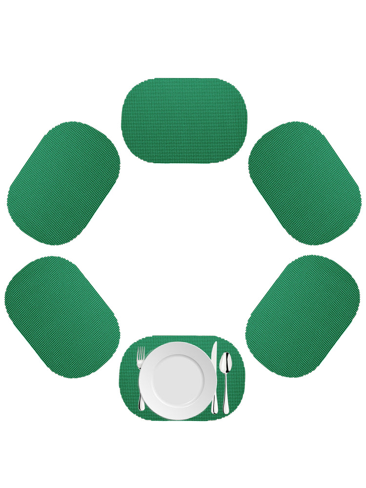 Emerald | Oval fishnet placemat set of 6 in forest green color on a white background.