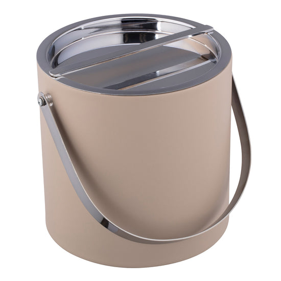 Taupe | Detail view of the polished chrome bridge cover.